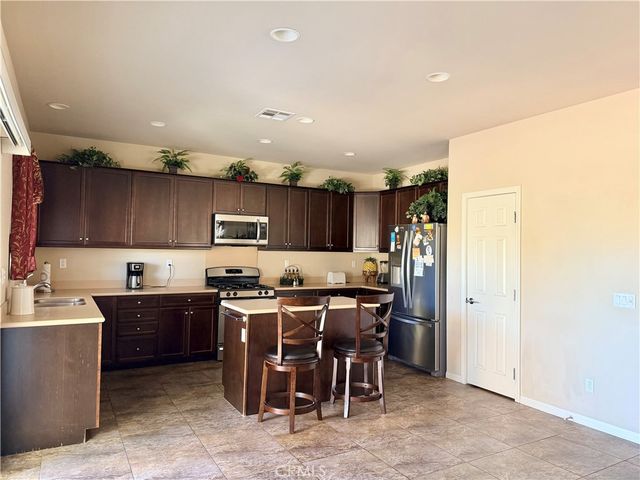 19422 Royal Oaks, Apple Valley, CA 92308