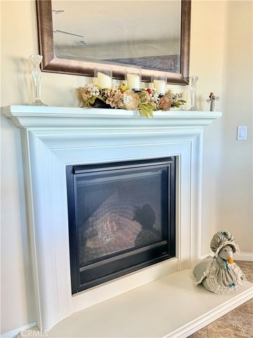 19422 Royal Oaks, Apple Valley, CA 92308