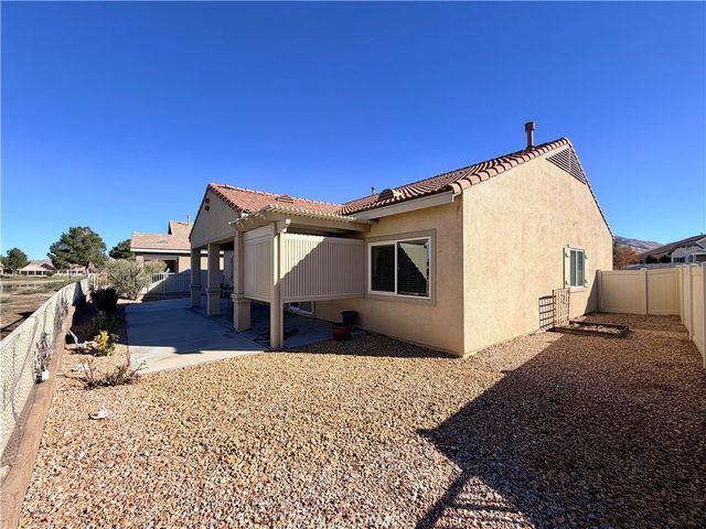 19422 Royal Oaks, Apple Valley, CA 92308