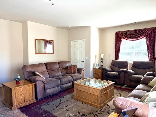 19422 Royal Oaks, Apple Valley, CA 92308