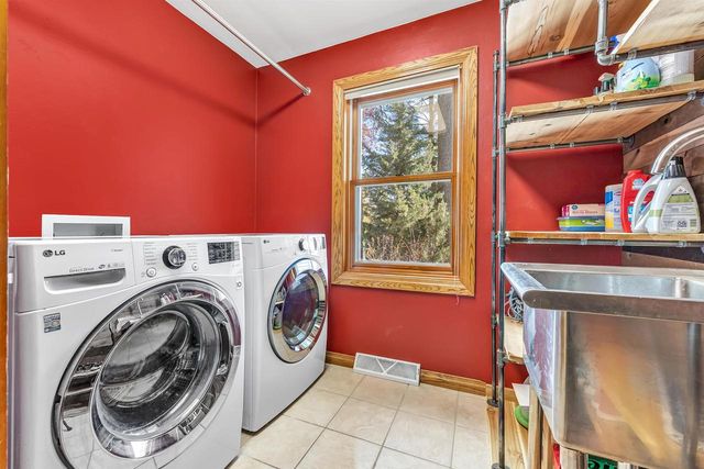 2074 BRADBURY LANE, Green Bay, WI 54313