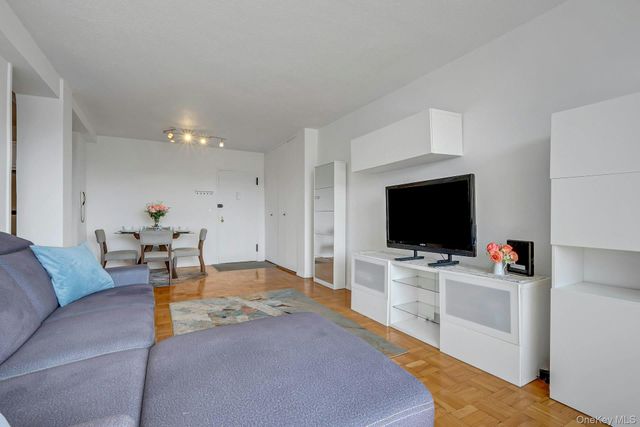 2400 Johnson Avenue 4G, Bronx, NY 10463
