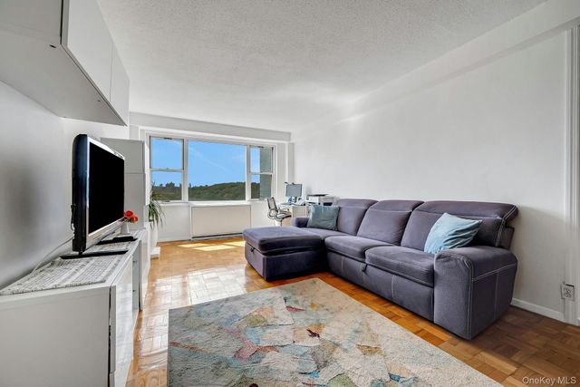 2400 Johnson Avenue 4G, Bronx, NY 10463