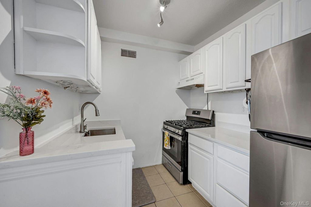 2400 Johnson Avenue 4G, Bronx, NY 10463 — exterior