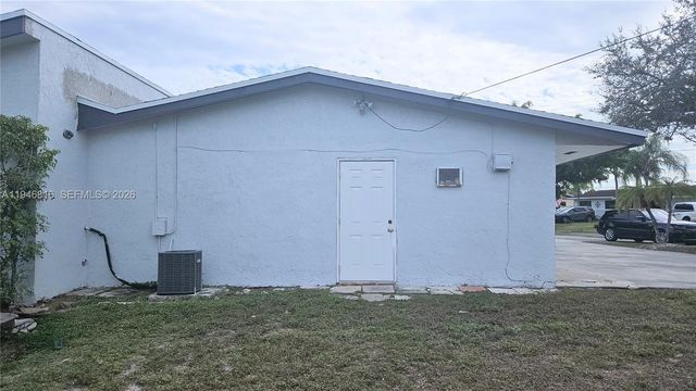 10351 SW 49th St Main, Miami, FL 33165