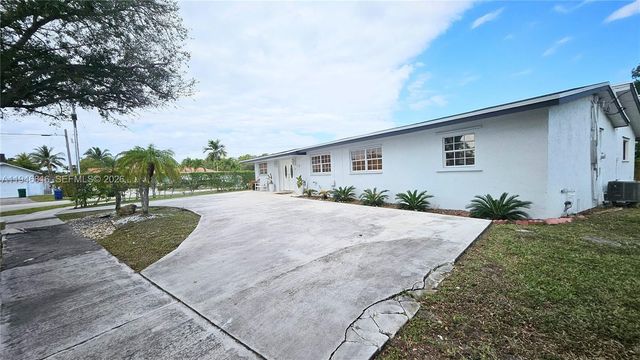 10351 SW 49th St Main, Miami, FL 33165