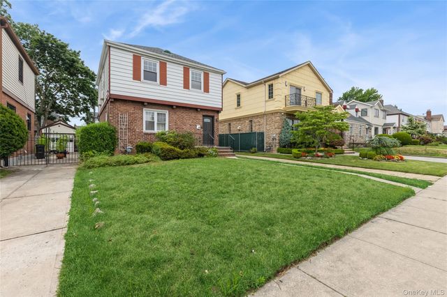 7548 183rd Street, Fresh Meadows, NY 11366