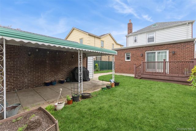7548 183rd Street, Fresh Meadows, NY 11366