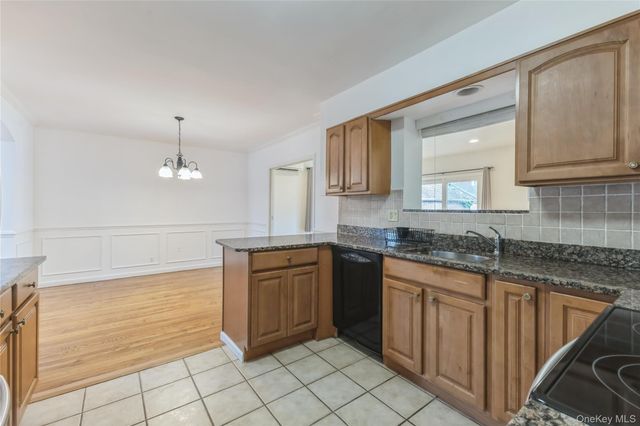 7548 183rd Street, Fresh Meadows, NY 11366