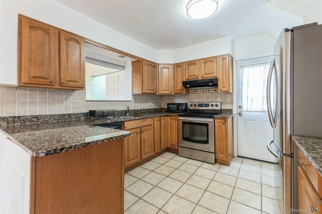 7548 183rd Street, Fresh Meadows, NY 11366