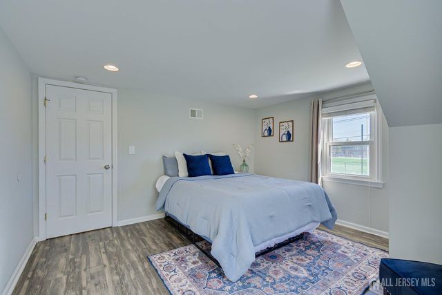 41 Lake Avenue, Metuchen, NJ 08840