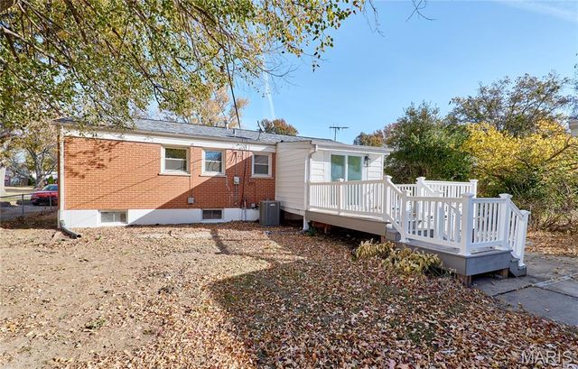 355 Saint Eugene Lane, Florissant, MO 63033