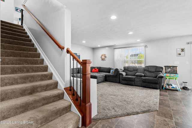 11723 Trottingham Cir, Louisville, KY 40299
