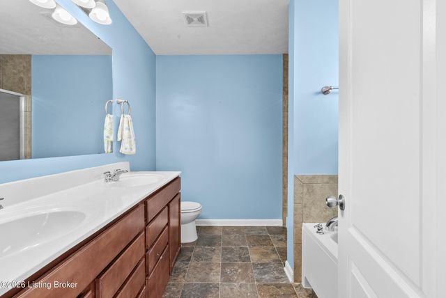 11723 Trottingham Cir, Louisville, KY 40299