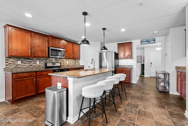 11723 Trottingham Cir, Louisville, KY 40299
