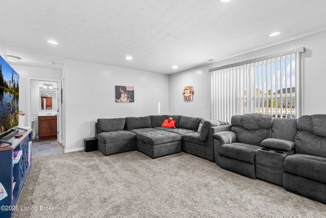 11723 Trottingham Cir, Louisville, KY 40299