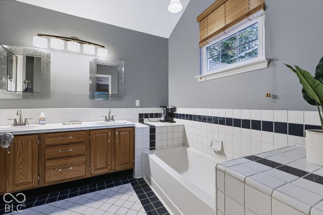 11533 Jamestown West Drive, Fishers, IN 46038