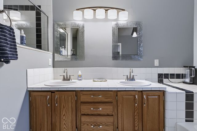 11533 Jamestown West Drive, Fishers, IN 46038