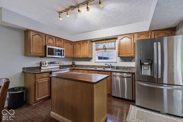 11533 Jamestown West Drive, Fishers, IN 46038