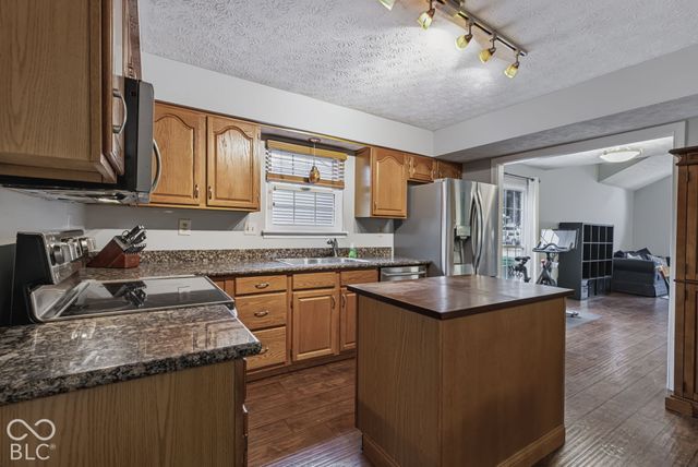 11533 Jamestown West Drive, Fishers, IN 46038