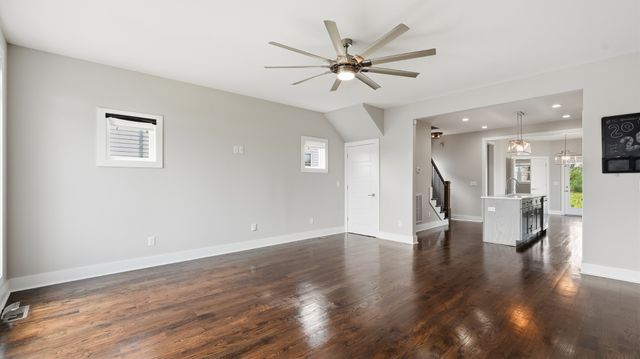 1263 N Avondale Cir, Nashville, TN 37207