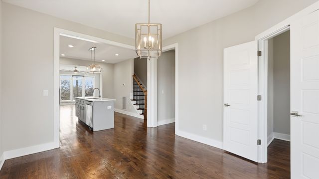 1263 N Avondale Cir, Nashville, TN 37207