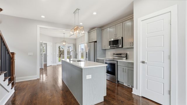 1263 N Avondale Cir, Nashville, TN 37207