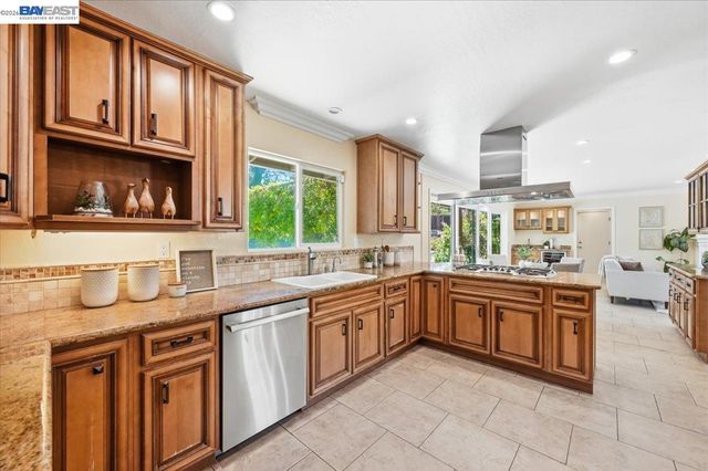 280 Bolla Ave, Alamo, CA 94507