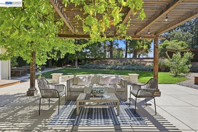 280 Bolla Ave, Alamo, CA 94507