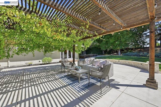 280 Bolla Ave, Alamo, CA 94507