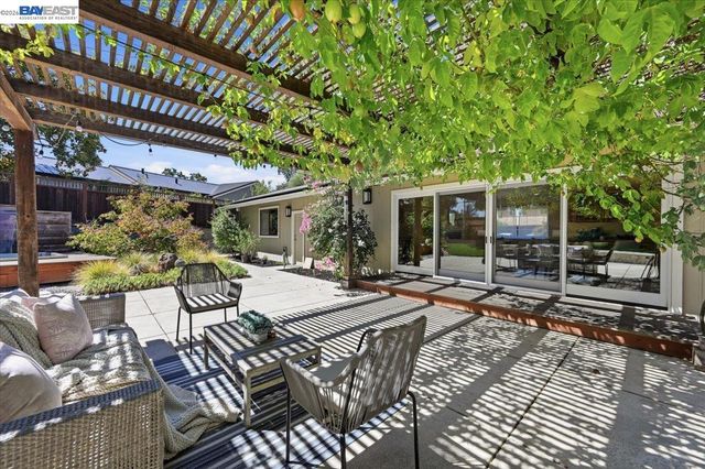 280 Bolla Ave, Alamo, CA 94507