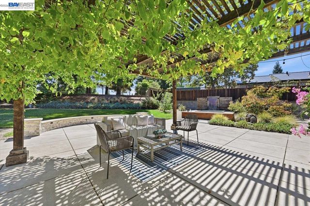 280 Bolla Ave, Alamo, CA 94507