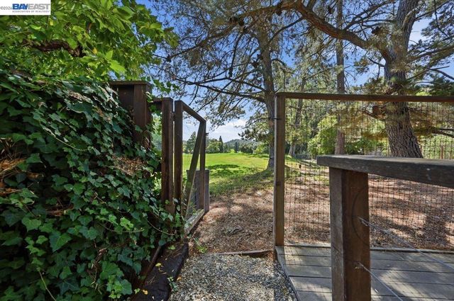 280 Bolla Ave, Alamo, CA 94507