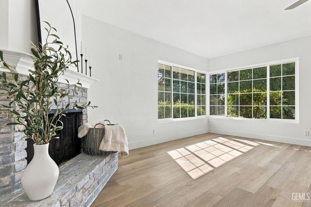 421 Brookhaven Drive, Bakersfield, CA 93304