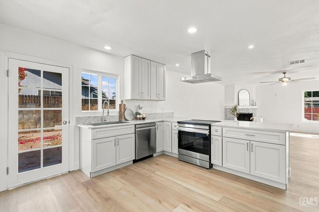 421 Brookhaven Drive, Bakersfield, CA 93304