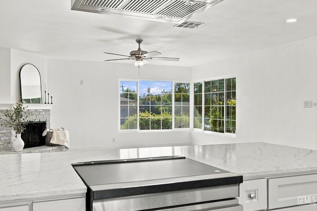 421 Brookhaven Drive, Bakersfield, CA 93304