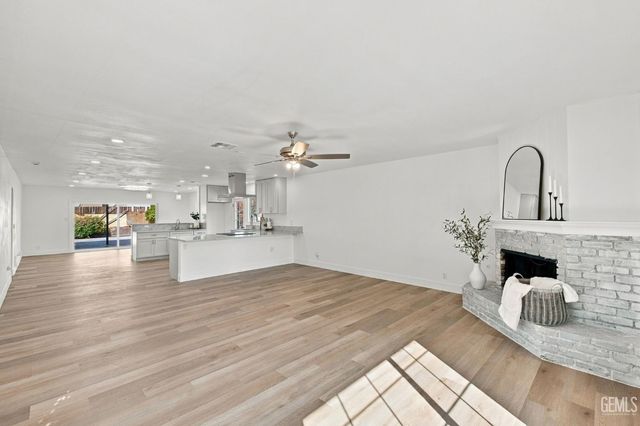 421 Brookhaven Drive, Bakersfield, CA 93304