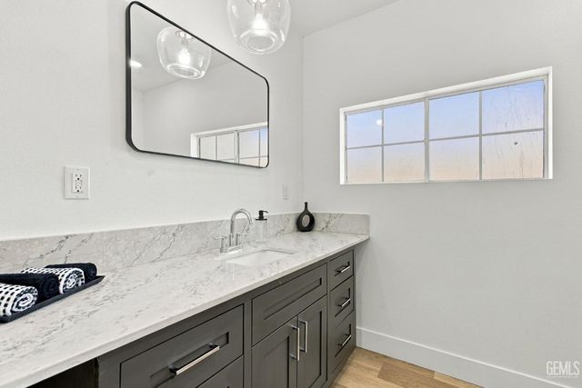 421 Brookhaven Drive, Bakersfield, CA 93304