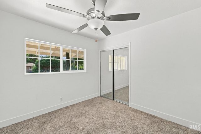 421 Brookhaven Drive, Bakersfield, CA 93304