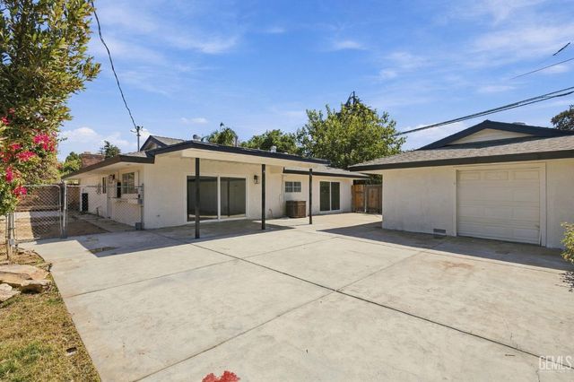 421 Brookhaven Drive, Bakersfield, CA 93304