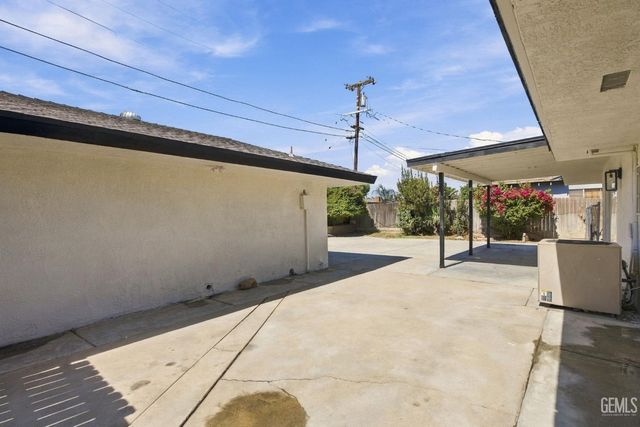 421 Brookhaven Drive, Bakersfield, CA 93304