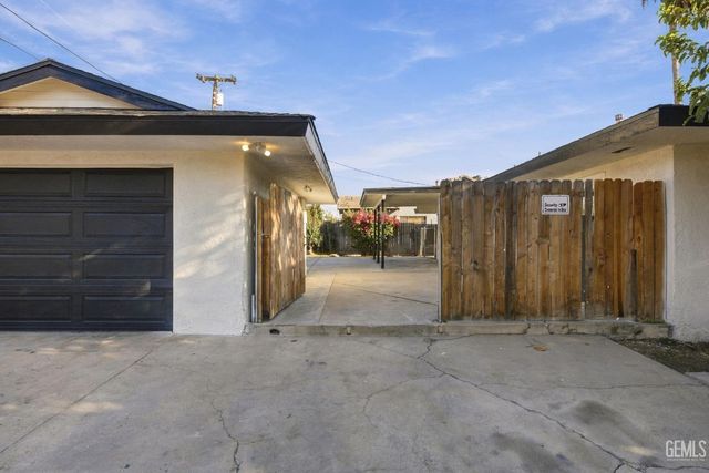 421 Brookhaven Drive, Bakersfield, CA 93304