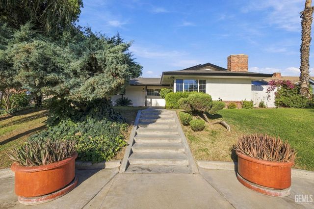 421 Brookhaven Drive, Bakersfield, CA 93304