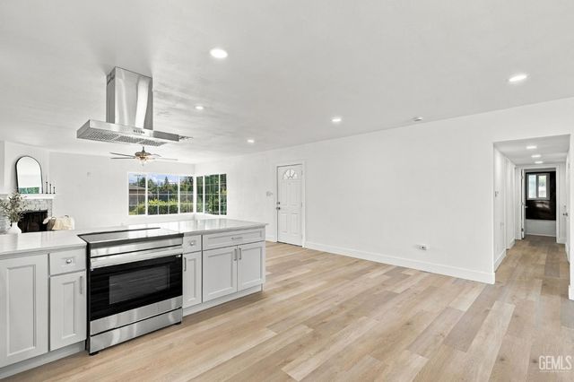 421 Brookhaven Drive, Bakersfield, CA 93304