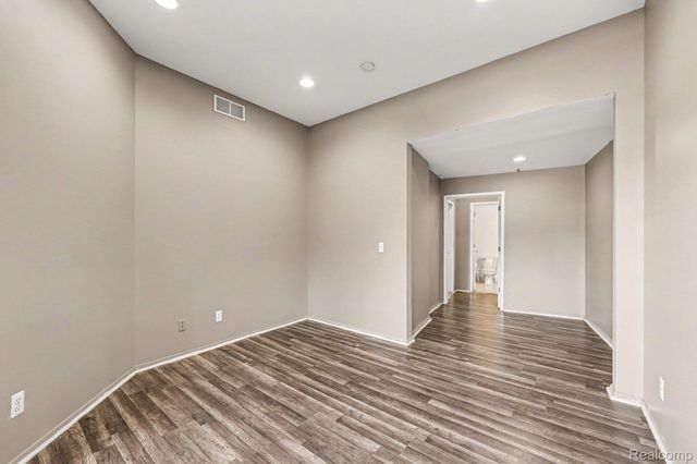 32821 Grand River Avenue B, Farmington, MI 48336