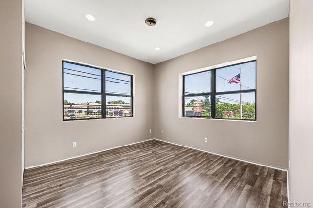 32821 Grand River Avenue B, Farmington, MI 48336
