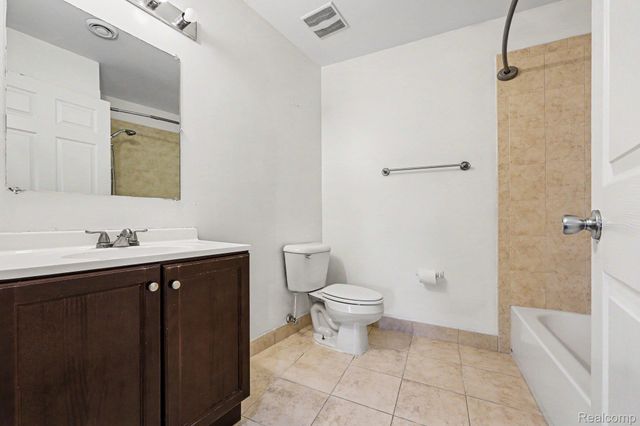 32821 Grand River Avenue B, Farmington, MI 48336
