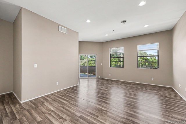 32821 Grand River Avenue B, Farmington, MI 48336
