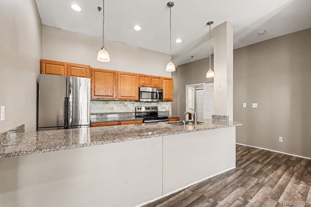 32821 Grand River Avenue B, Farmington, MI 48336