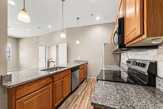 32821 Grand River Avenue B, Farmington, MI 48336